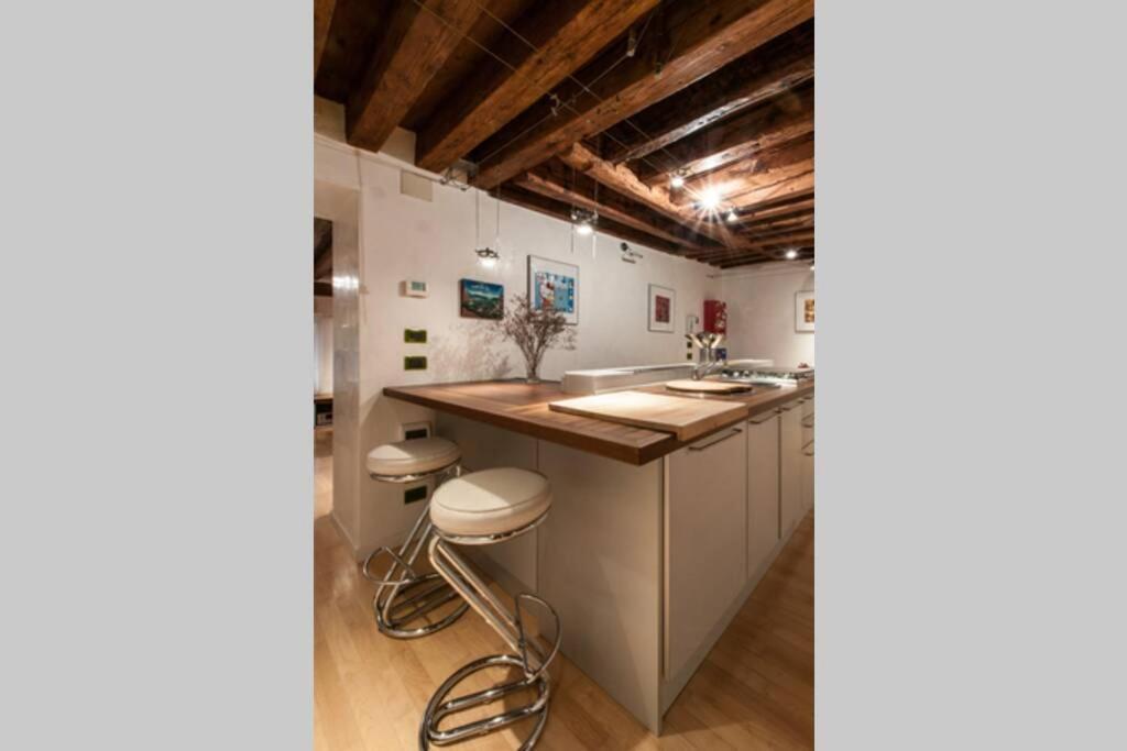 Bellissimo Appartamento In Palazzo Storico Velence Kültér fotó