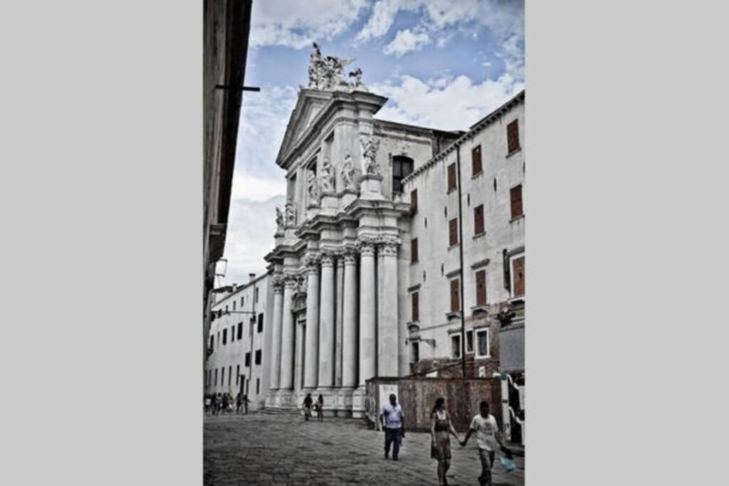 Bellissimo Appartamento In Palazzo Storico Velence Kültér fotó